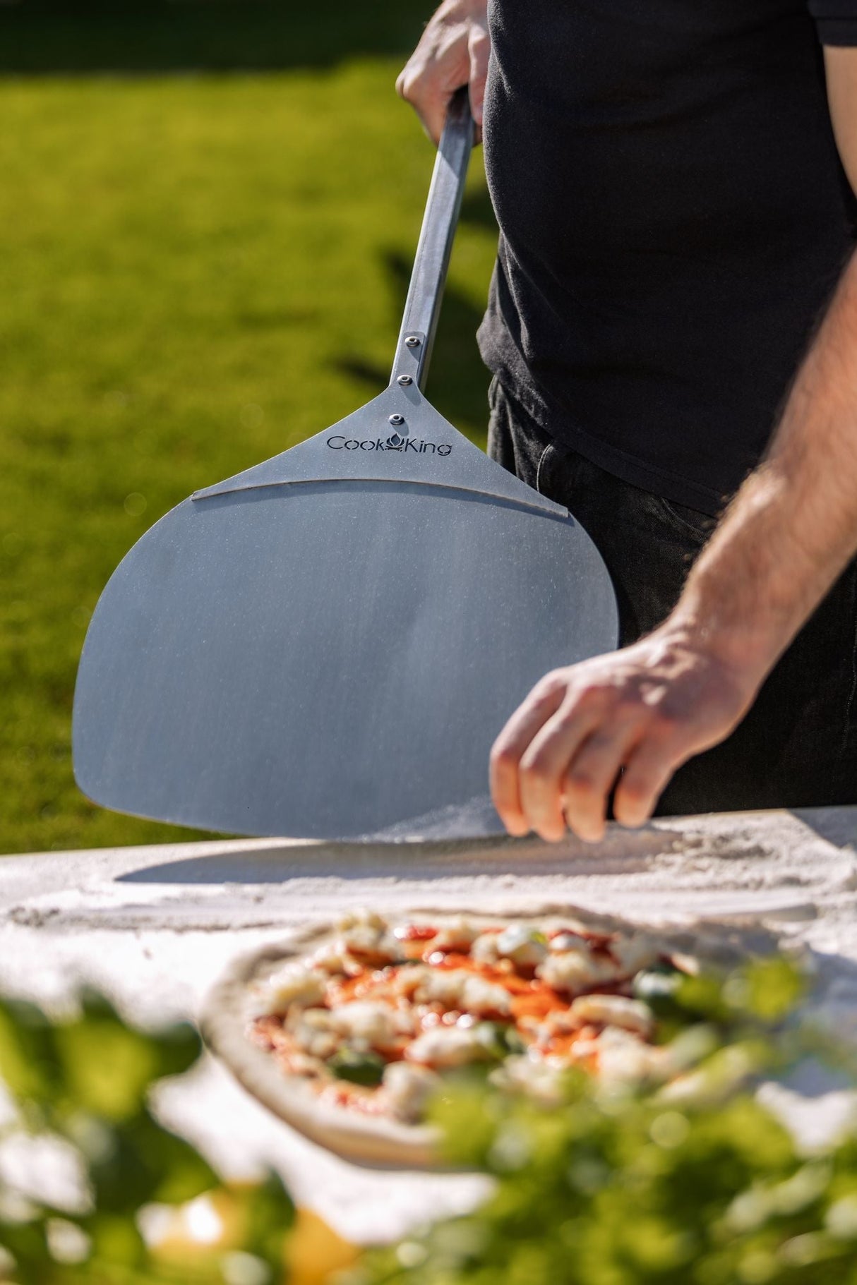Stufa da giardino TOSCANA con forno per pizza, barbecue e affumicatore – in vero acciaio grezzo