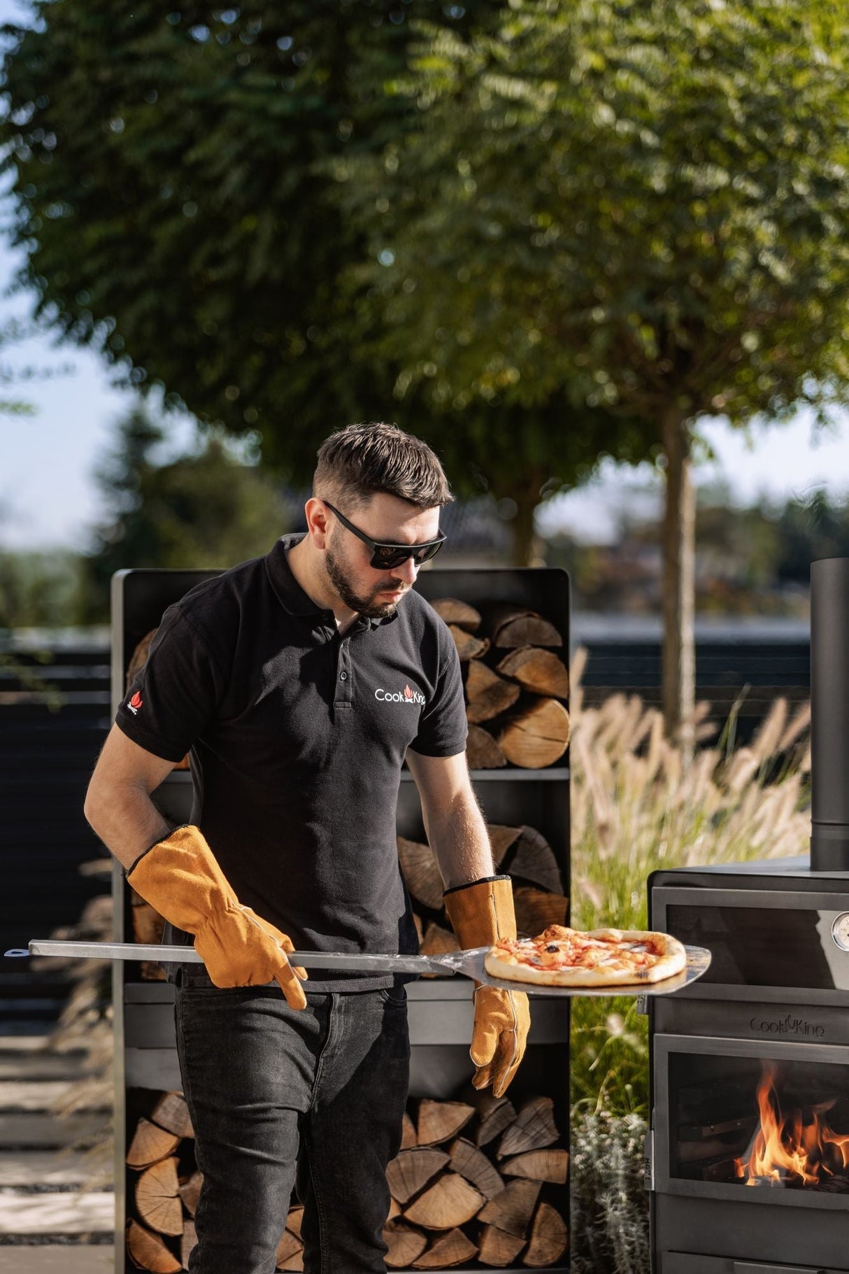 Stufa da giardino TOSCANA con forno per pizza, barbecue e affumicatore – in vero acciaio grezzo