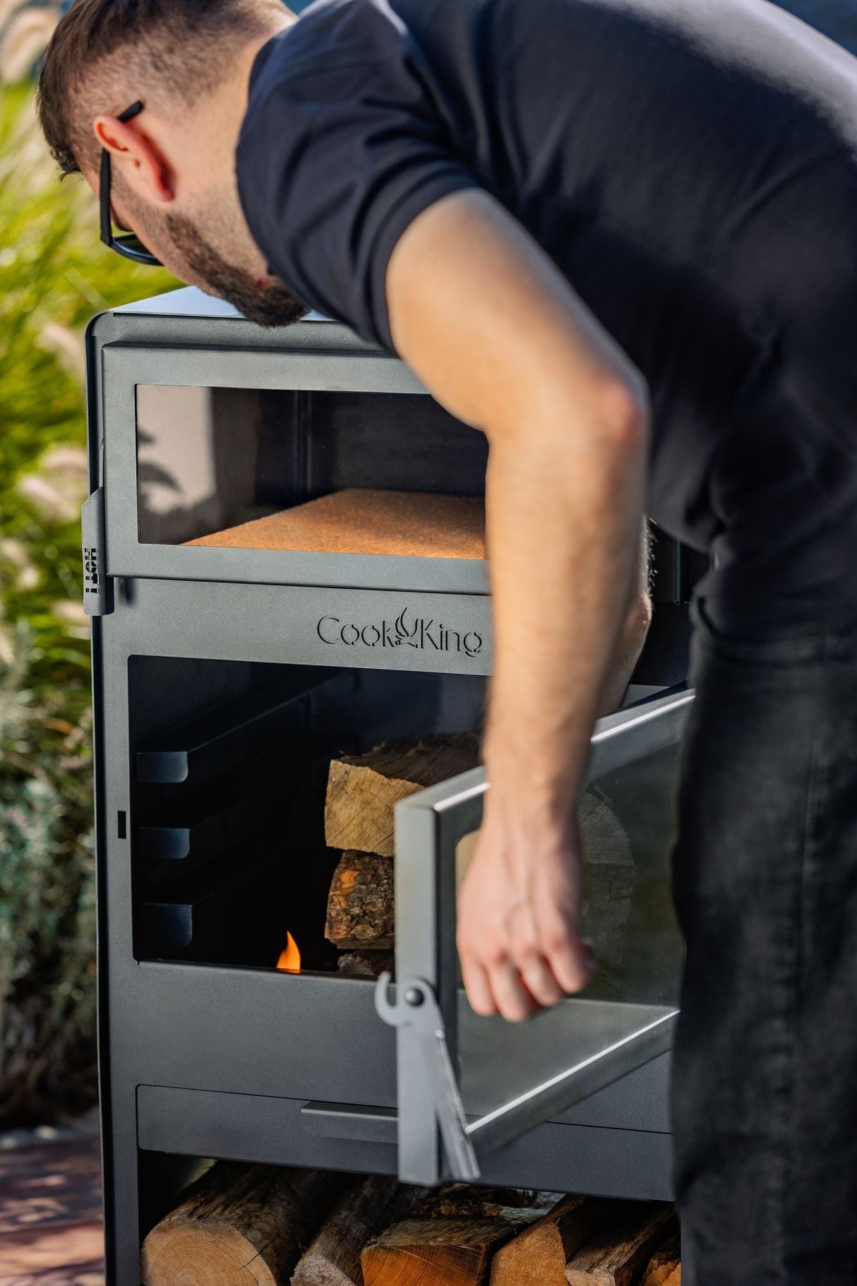 Stufa da giardino TOSCANA con forno per pizza, barbecue e affumicatore – in vero acciaio grezzo